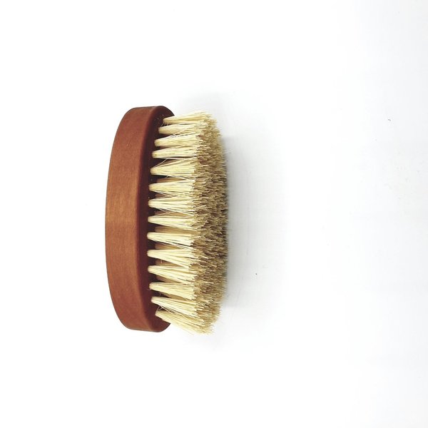 Vegan sisal beard brush